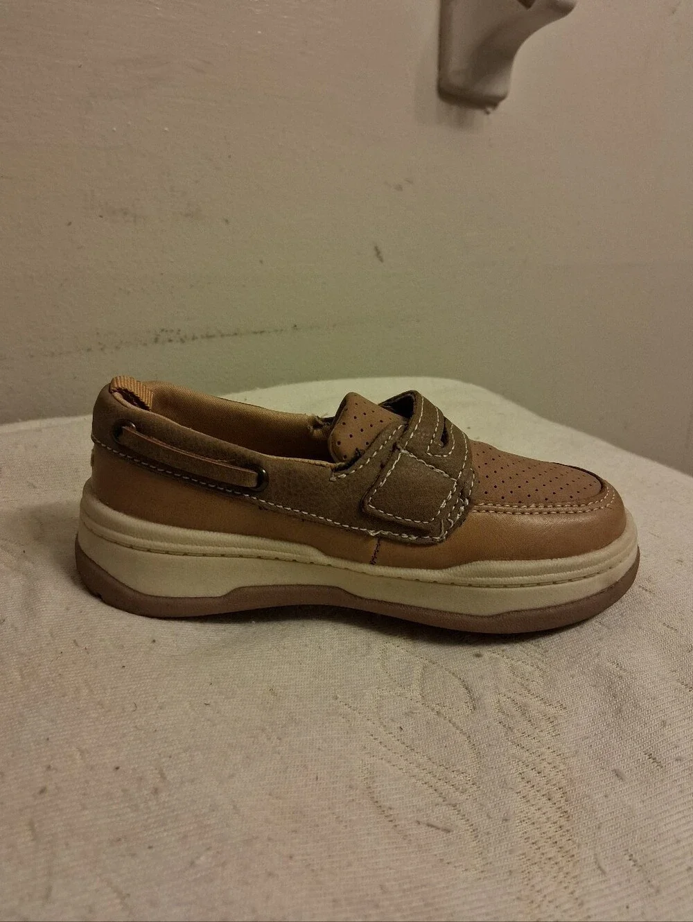 OshKosh B'gosh Kids' Tan Slip-On Sneakers size 9M, 5.5 Inches Inside